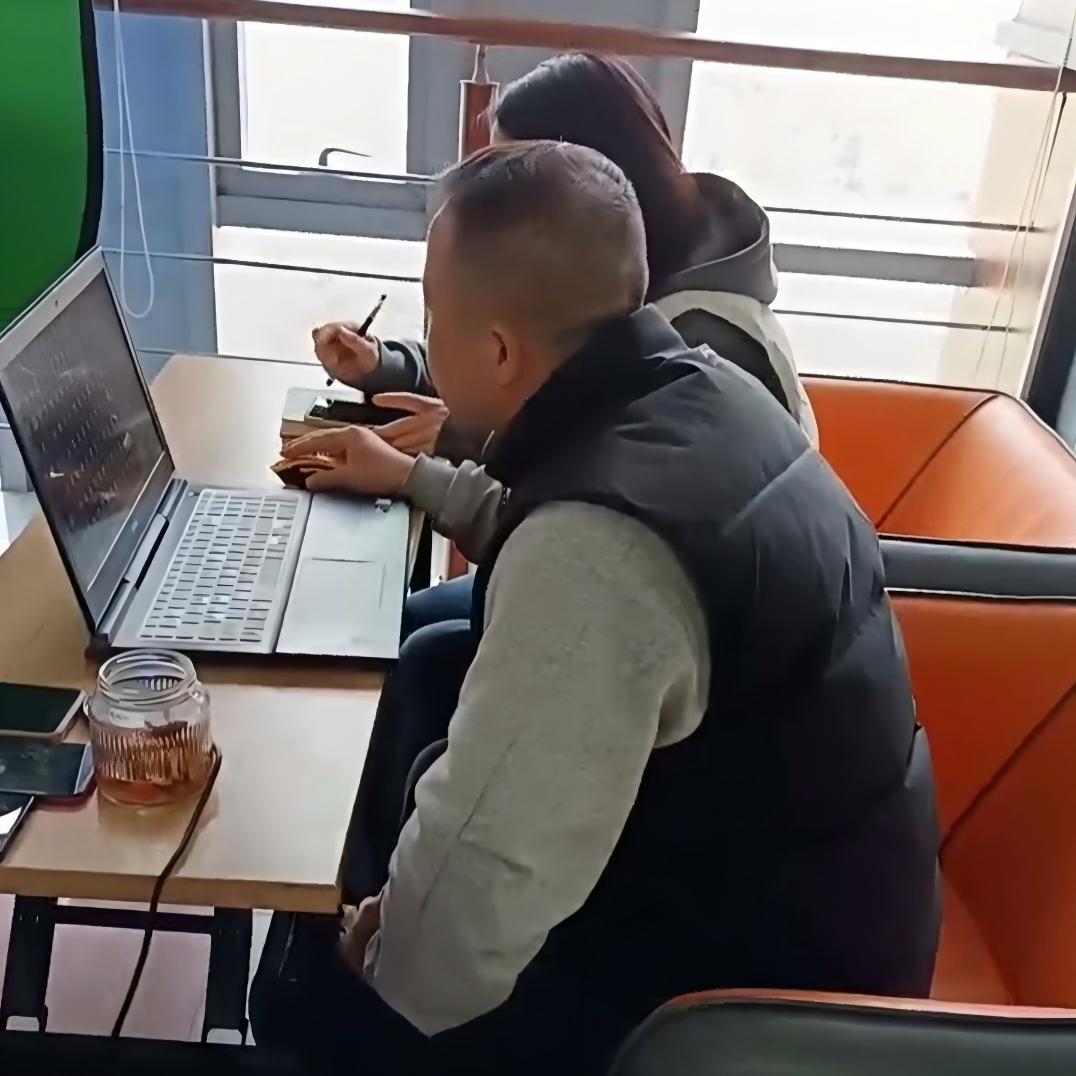  余姚宁波奥凯网络 / 江西萍乡化工填料客户：三个阿里店铺一对一陪跑，一年拿下5000条精准询盘